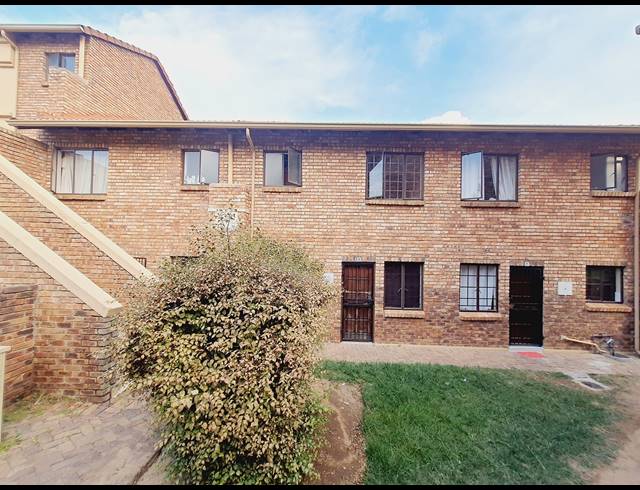 2 BEDROOM APARTMENT RENTED IN HALFWAY GARDENS